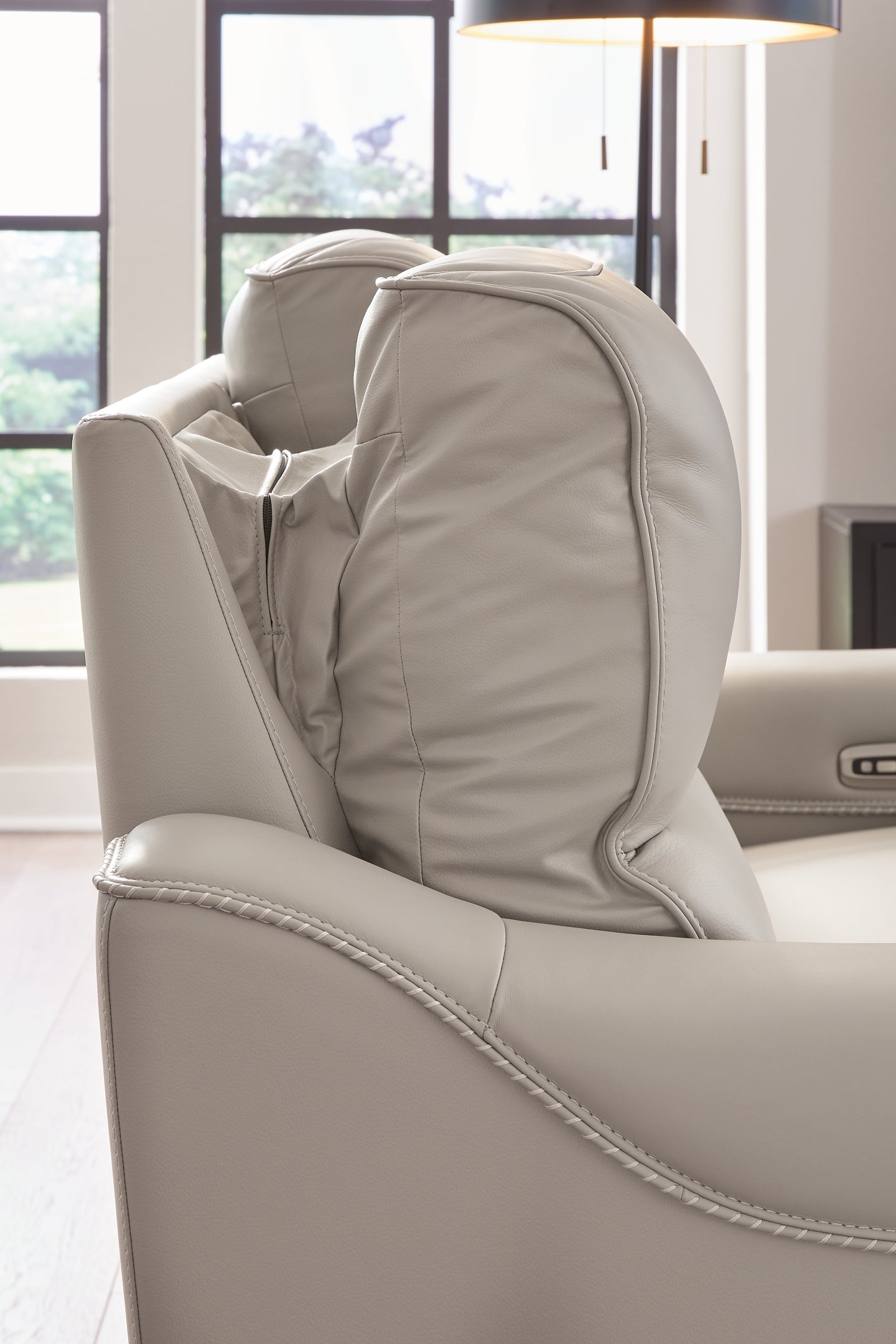 Mercomatic PWR Recliner/ADJ Headrest