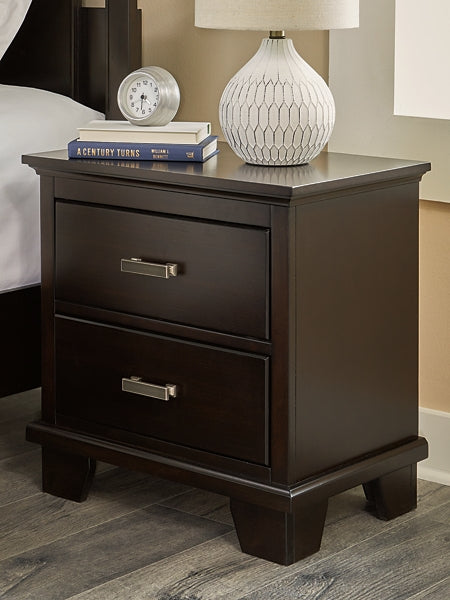 Covetown Full Panel Bed with Dresser and 2 Nightstands